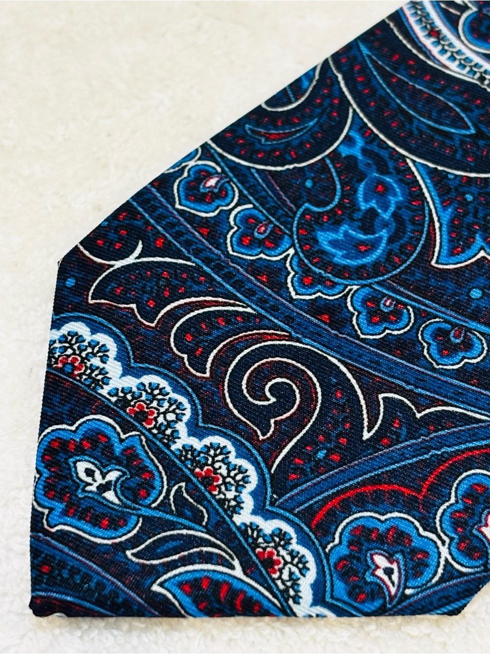Brand New Stylish Tie By SADDLEBRED